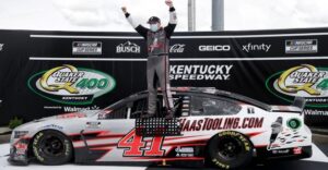 Novato-Cole-Custer-gana-Kentucky-NASCAR-Cup-Series-de-la-carrera