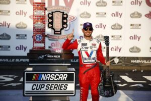 Kyle Larson gana en Nashville por la Nascar Cup