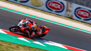 Michael Rinaldi arranco adelante en WSBK