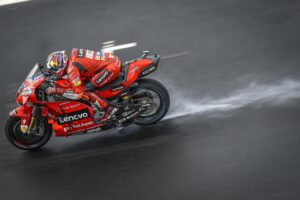 22626_motorlat-motogp-gp-emilia-romagna-jack-miller-destaca-sobre-un-mojado-misano-v59