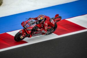 27056_motorlat-motogp-gp-san-marino-2022-sobre-los-italianos-jack-miller-se-adueno-de-la-pole-en-san-marino-v44