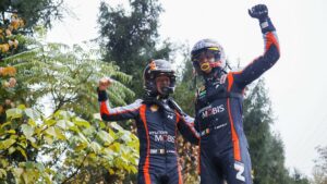 131122_Neuville_Podium_c714f_frz_1400x788