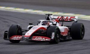 Foto del viernes del Haas de Kevin Magnussen en la clasificación para el GP de Brasil de la F1