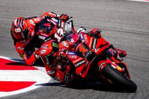 01-francesco-bagnaia-12-maverick-vinales_ds_1790.gallery_full_top_fullscreen