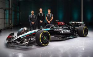 lewis-hamilton-mercedes-george-3