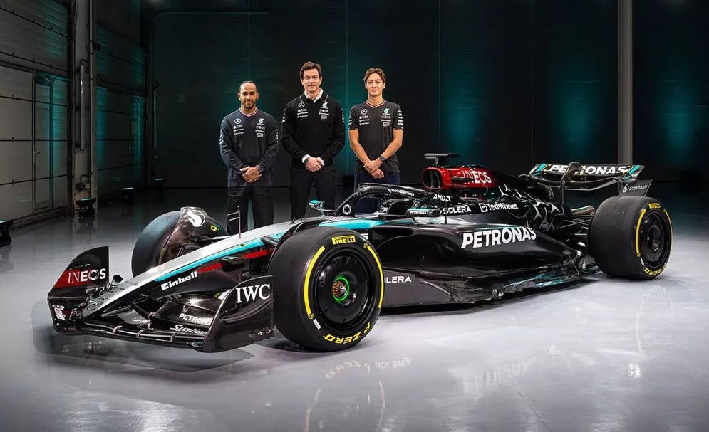 lewis-hamilton-mercedes-george-3